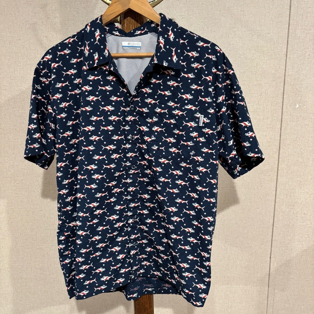 Columbia Men's Navy Blue Patterned Shirt Size Medium